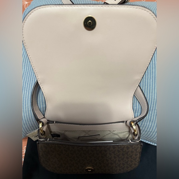 Michael Kors - Picture 2 of 4